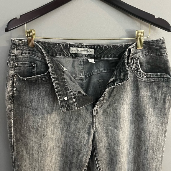 Chico’s Platinum Denim Ultimate Fit Barely Flare Gray Alkaline Jeans Chico 2 =12 - Picture 7 of 12